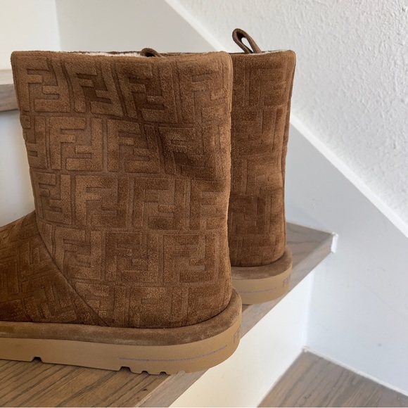 NWOB Fendi FF Logo Shearling-Lined Suede Ankle Boots in Tobacco - Picture 7 of 11